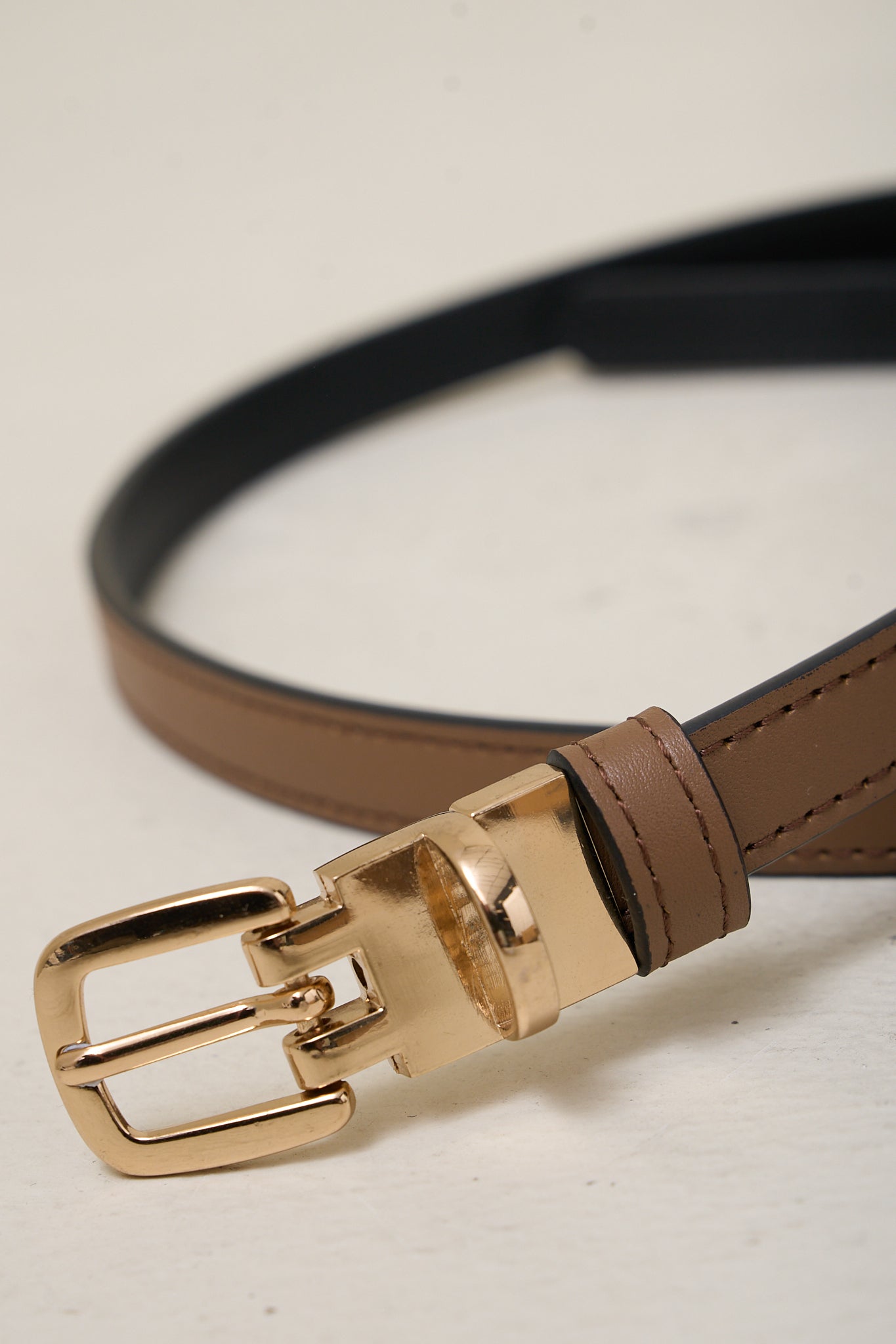 Topstitch Leather Belt - Narrow in brown leather with gold metal buckle for a sleek, timeless finish