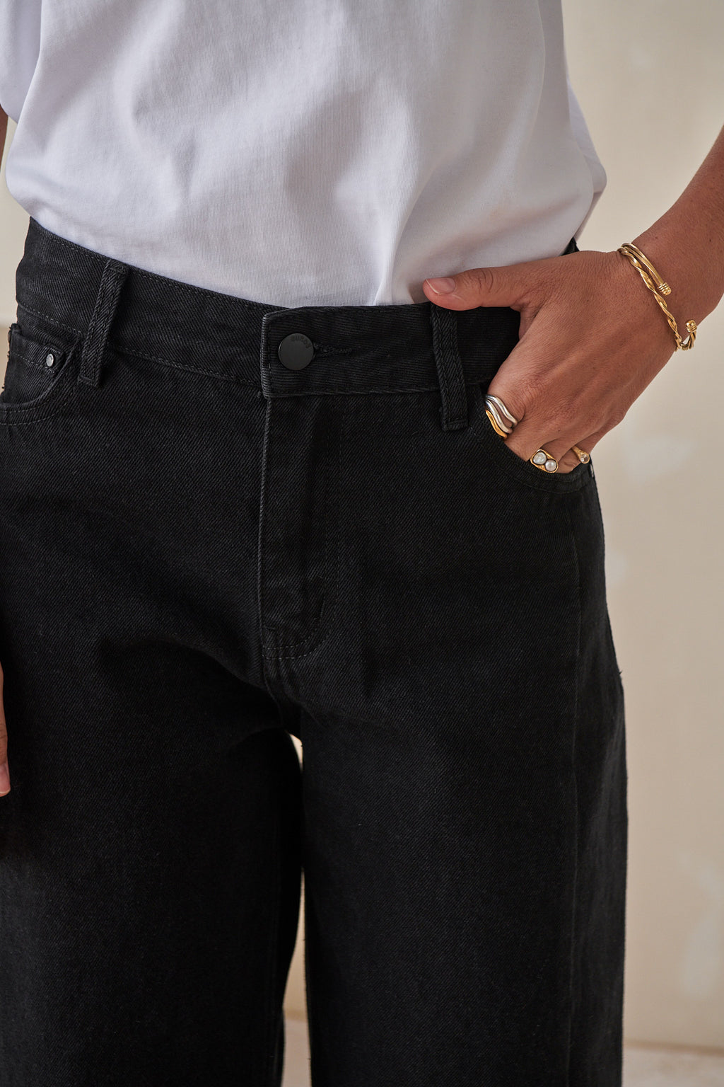 Mid Rise Barrel Jean - Black in rigid denim with a fitted hip and gently rounded leg for a flattering casual vibe