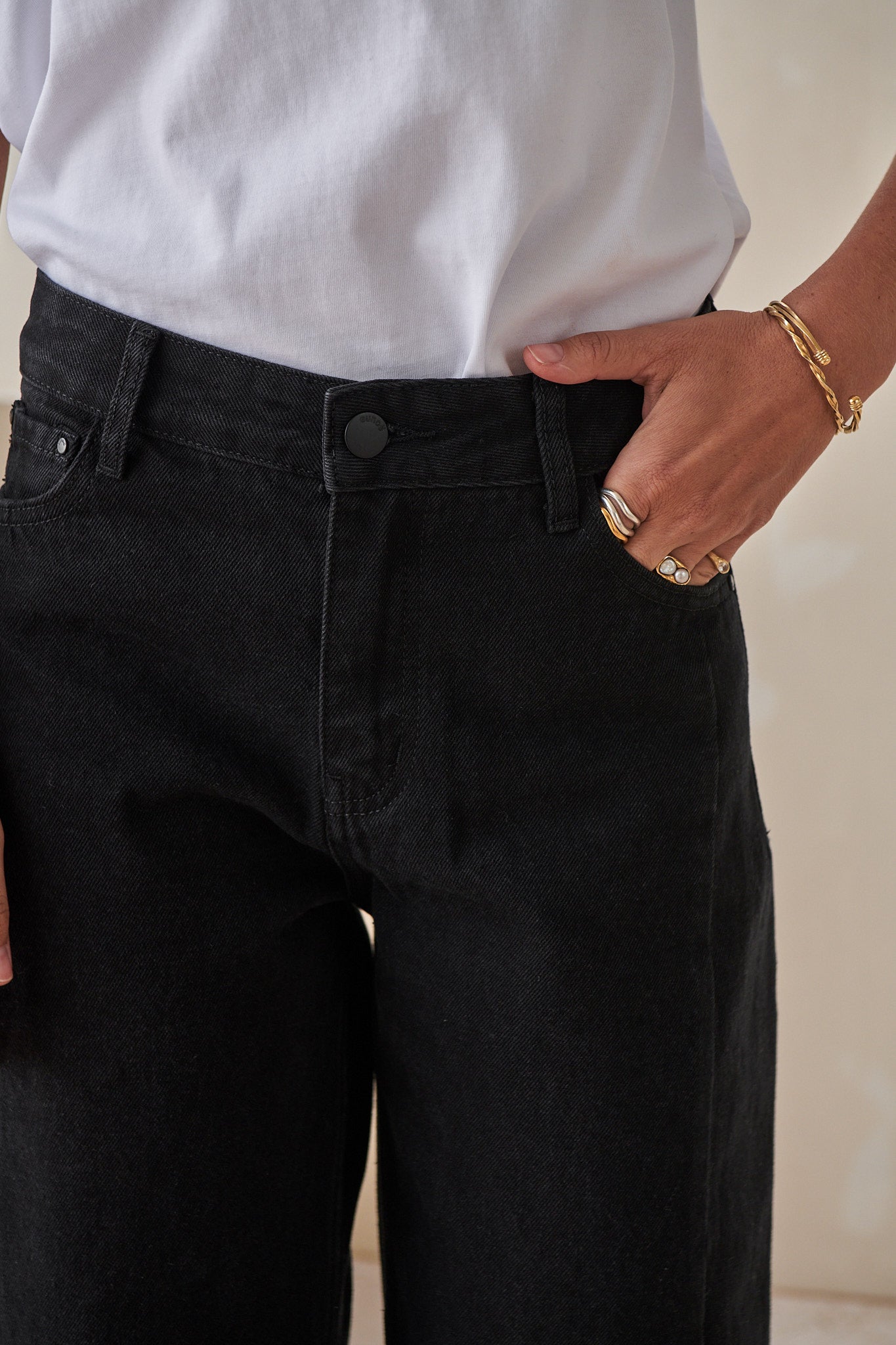 Mid Rise Barrel Jean - Black in rigid denim with a fitted hip and gently rounded leg for a flattering casual vibe