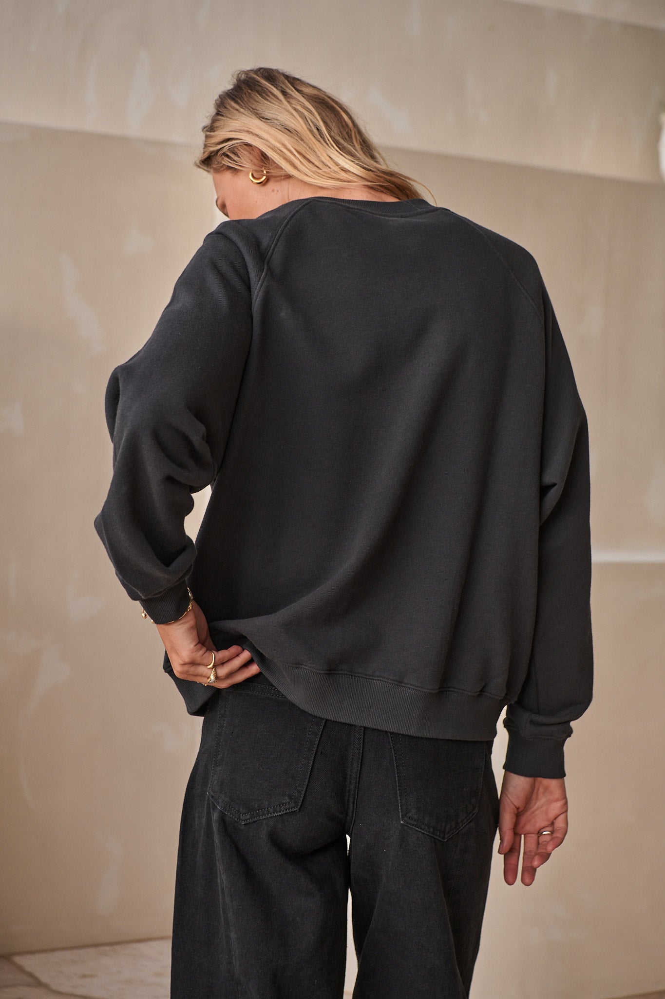 Basic Crew Sweat - Navy in soft cotton with relaxed proportions and a clean back, made to last beyond seasonal trends.