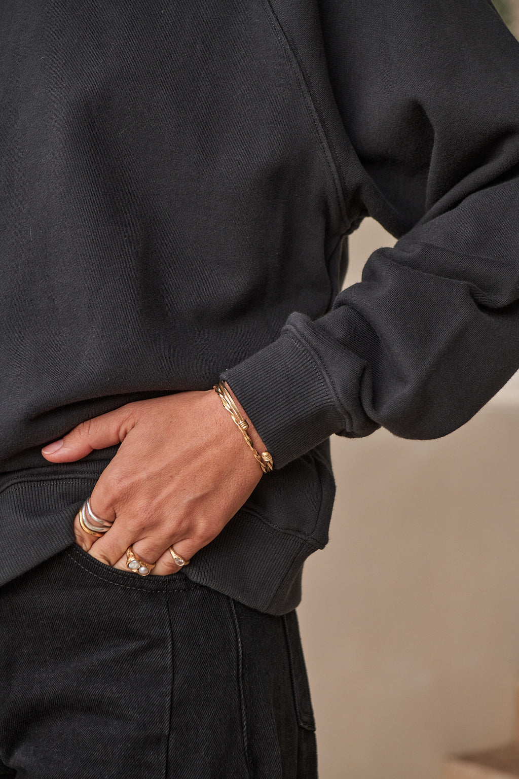Basic Crew Sweat - Navy in soft cotton with a relaxed fit and classic crew neck for effortless everyday wear.
