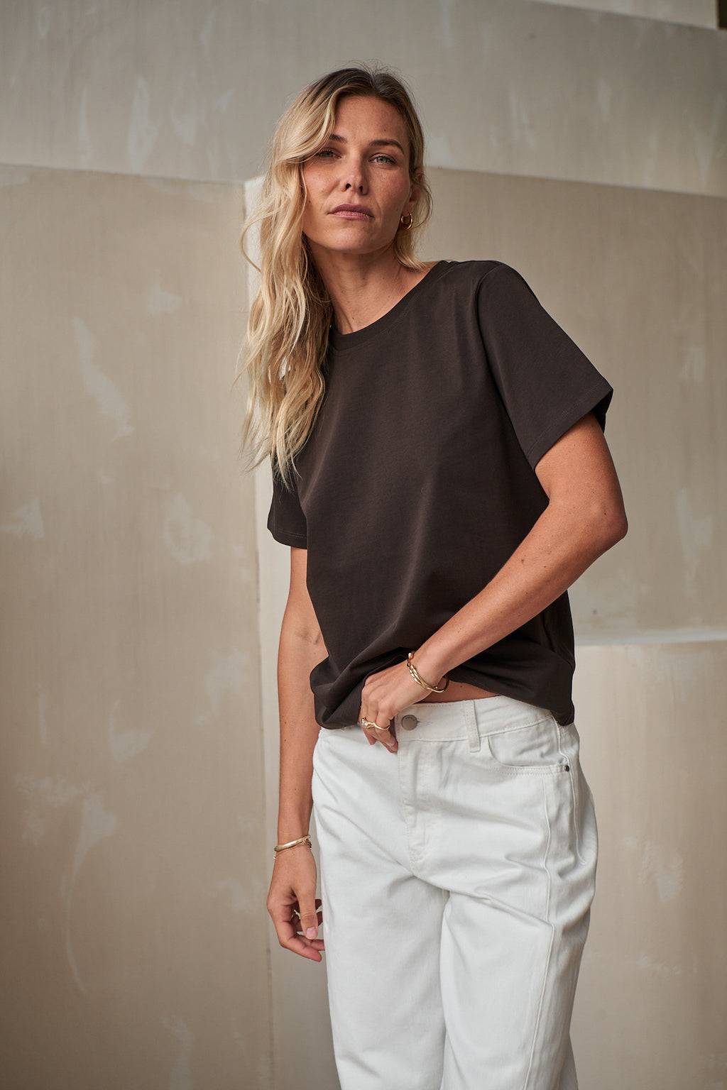 Classic Crew T Shirt - Chocolate in mid-weight cotton with a closer cut body for a neat, lasting fit.