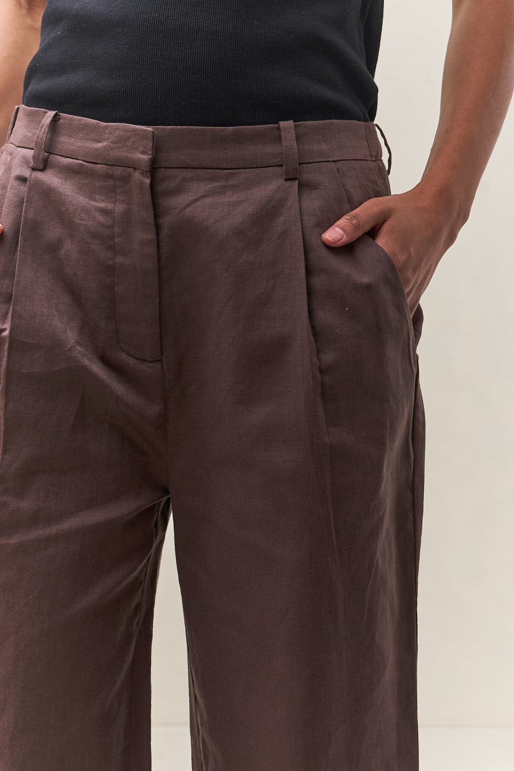 Wide Leg Linen Pant - Chocolate with a relaxed fit, featuring front pleats and side pockets in breathable linen fabric for easygoing comfort.