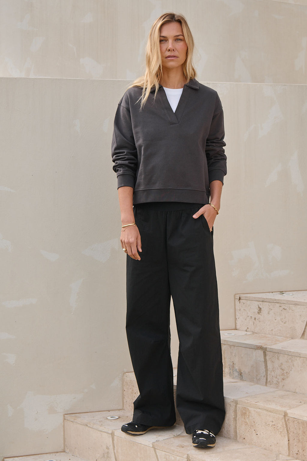 Cotton Polo Sweat - Charcoal in soft cotton with a relaxed fit and a sharp polo collar for an easygoing, refined look.