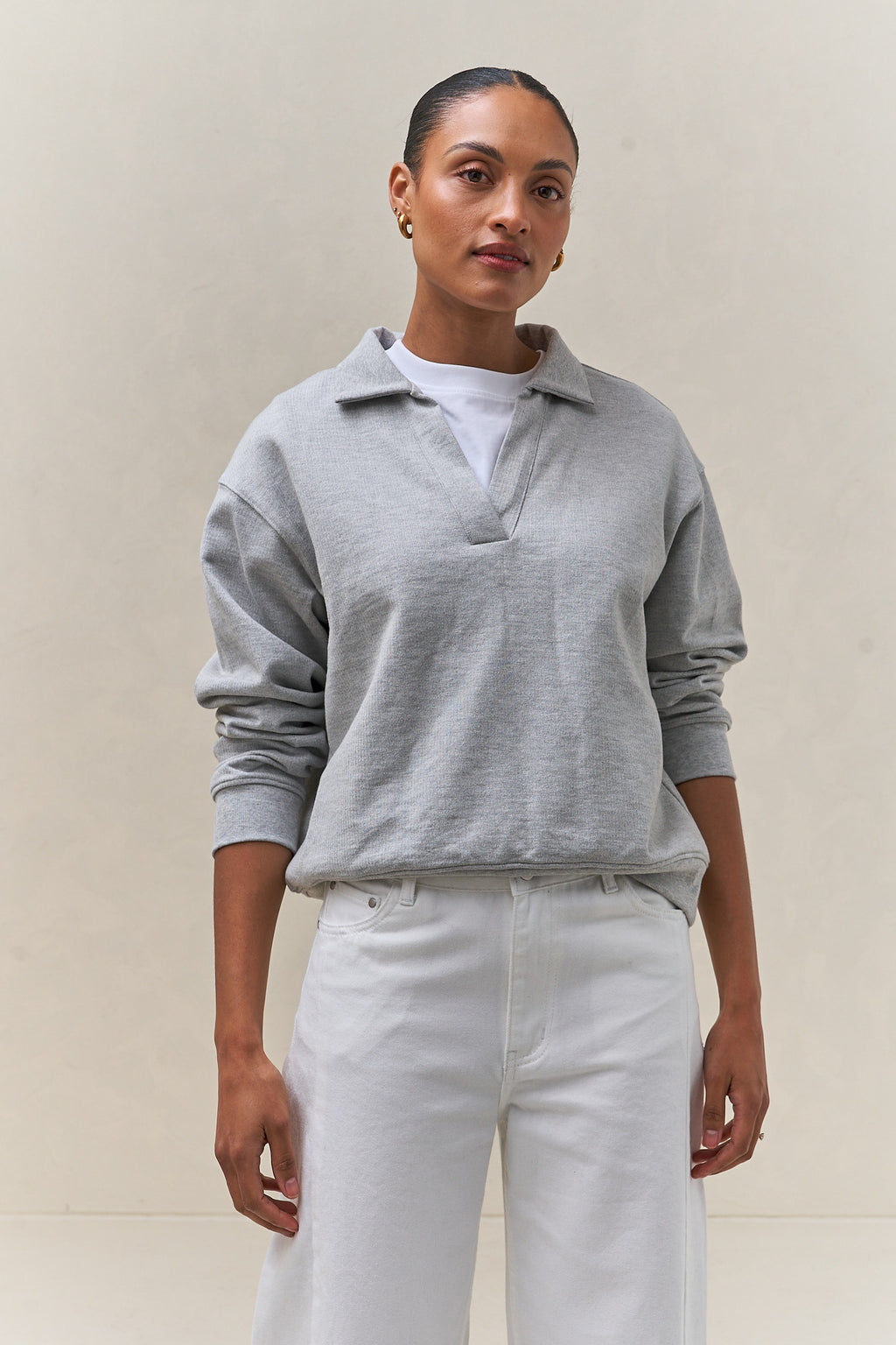 Cotton Polo Sweat - Grey in soft cotton with a polo collar and clean seams for a relaxed yet refined look.