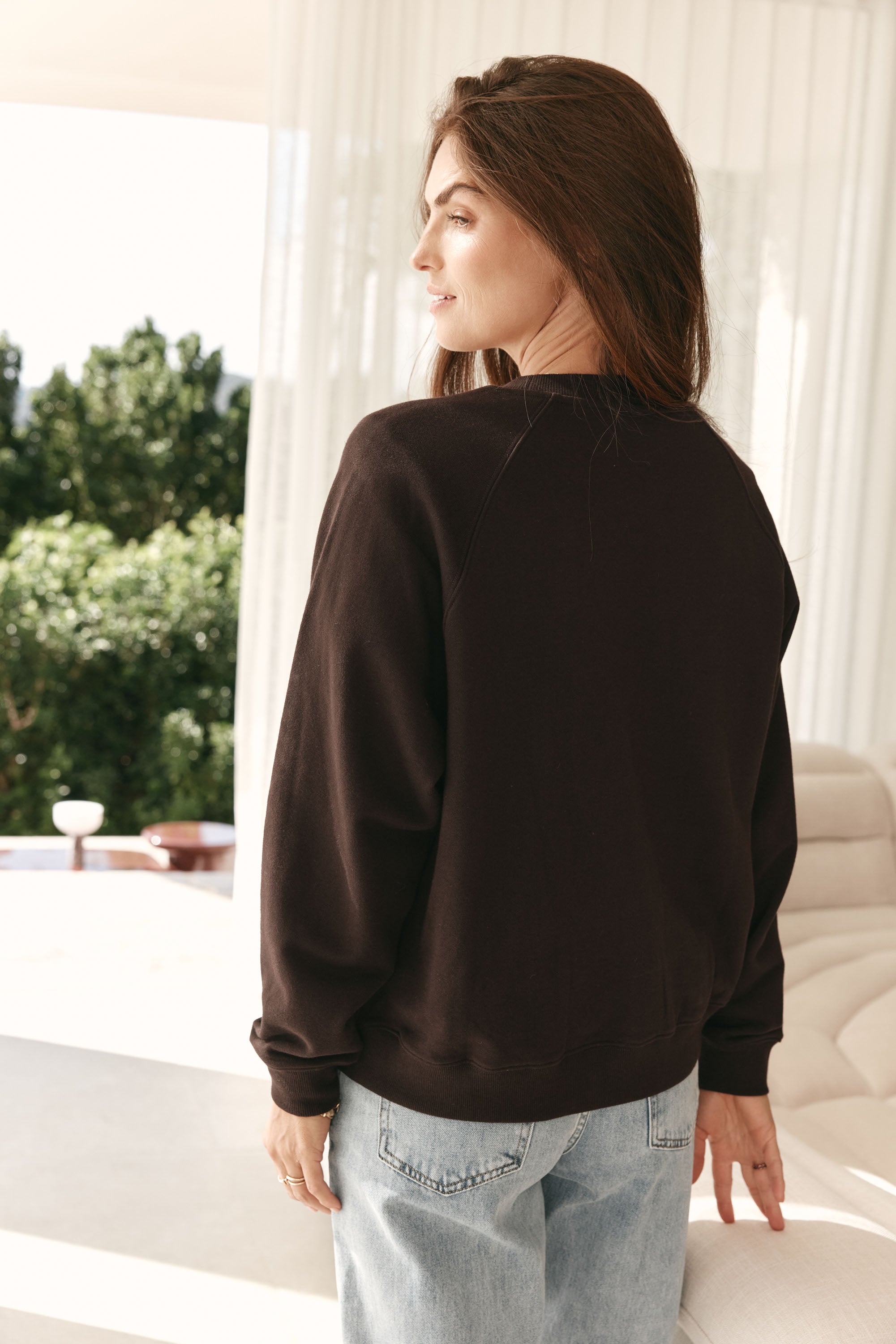 Basic Crew Sweat - Chocolate in a relaxed fit, made from soft cotton for effortless, year-round comfort.