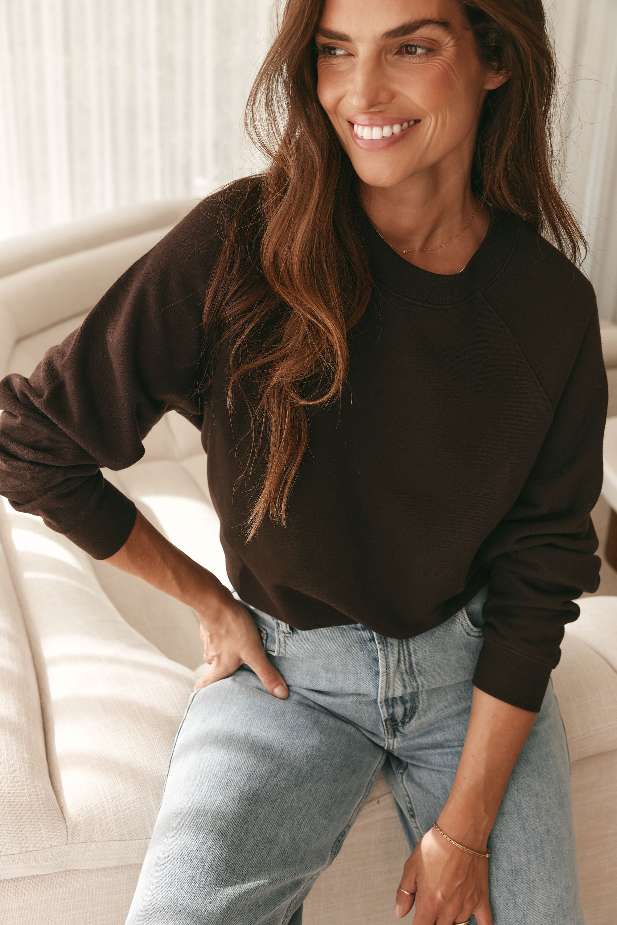 Basic Crew Sweat - Chocolate in soft fabric with relaxed proportions that stay comfortable season after season.