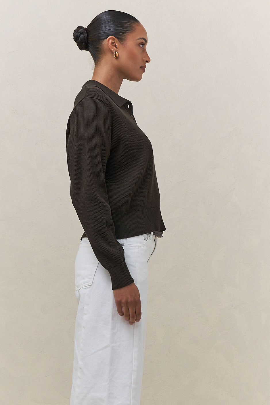 Cotton knit polo jumper in dark brown with a ribbed collar and long sleeves, knitted in soft cotton for comfortable casualwear.