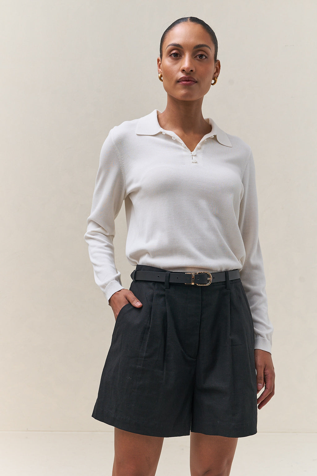 Tailored Linen Short - Black with a relaxed fit and pleated front, crafted from breathable linen for easygoing days.