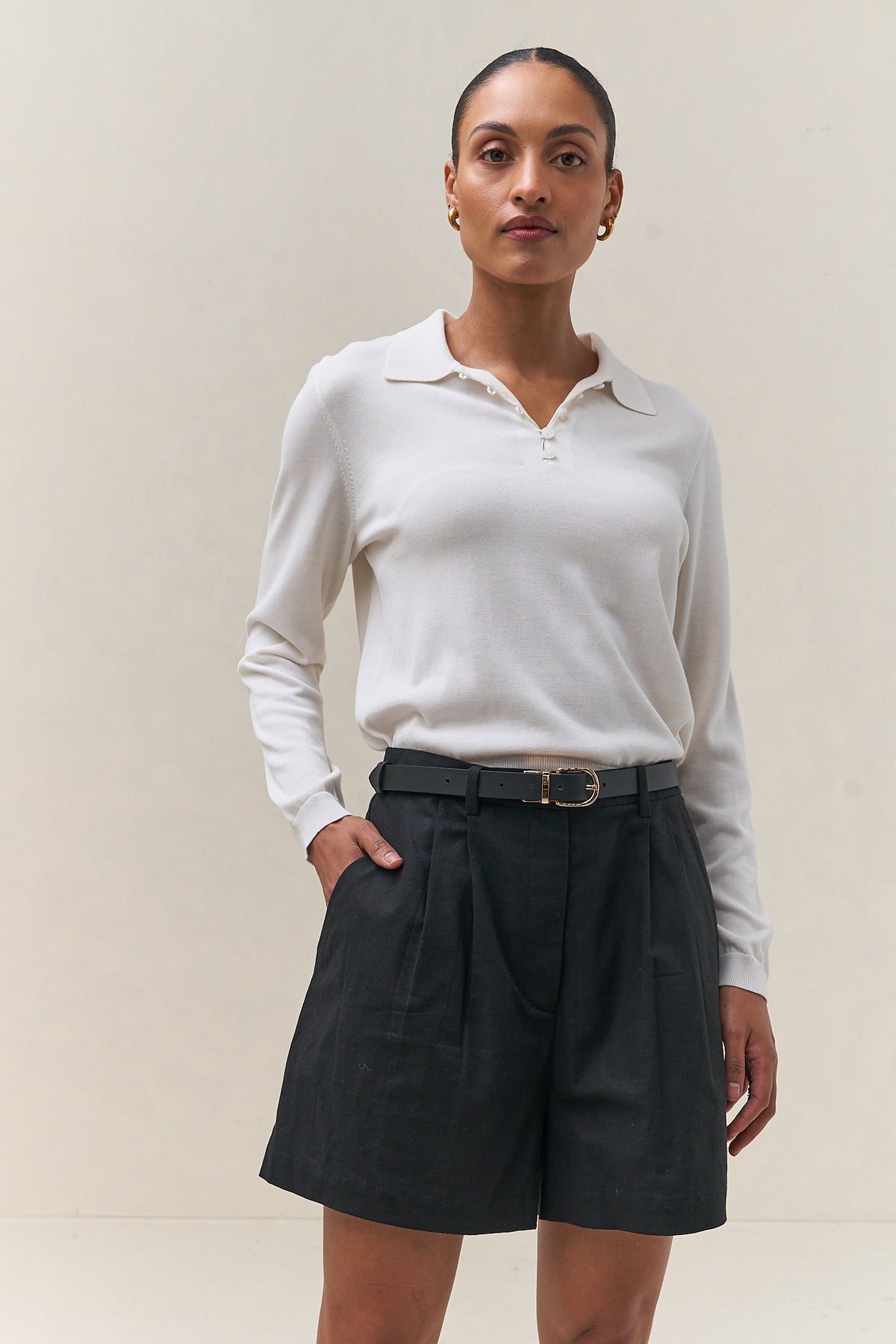 Tailored Linen Short - Black with a relaxed fit and pleated front, crafted from breathable linen for easygoing days.